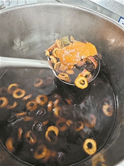 二沙清晨“大早操” 夏练三伏备战忙
