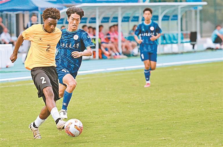 8支名校球队竞逐绿茵场