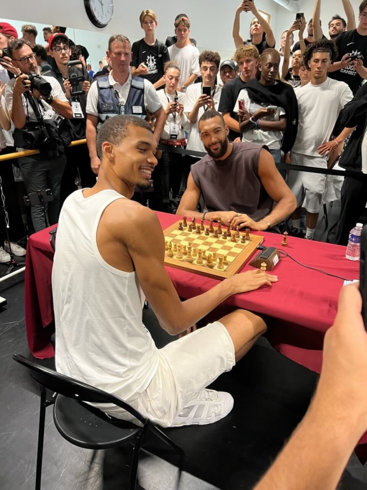 又有球打&还有棋下！文班创立的新赛事Hoop Gambit有点意思！