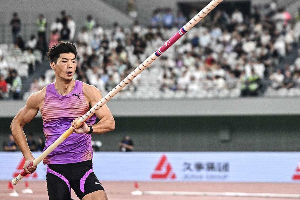 追平全国纪录 广东撑杆跳高名将黄博凯全力冲刺十五运会
