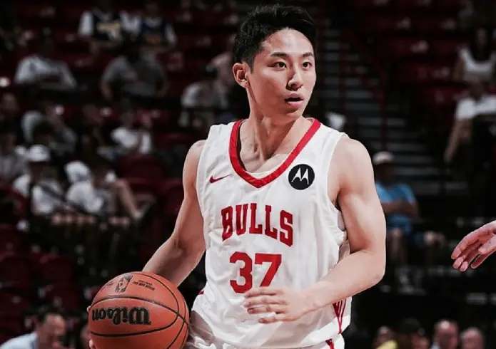 官网评夏联表现突出二年级球员：布朗尼萨尔上榜 河村勇辉也在列