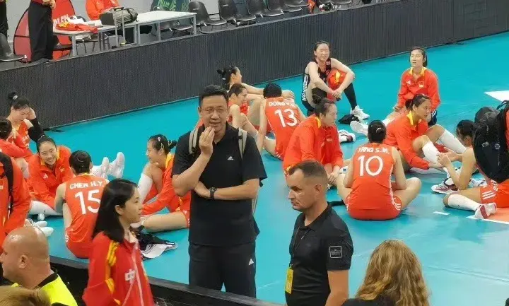 中国女排人员调整！赖亚文离队回国，副手接替，曾发布争议言论