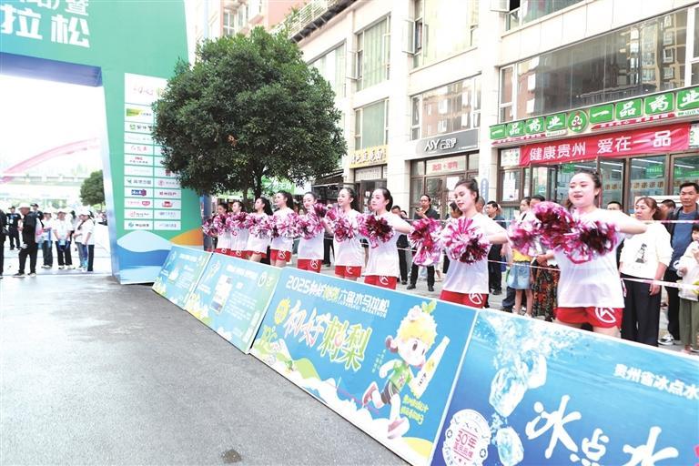 欢乐六马燃赛道