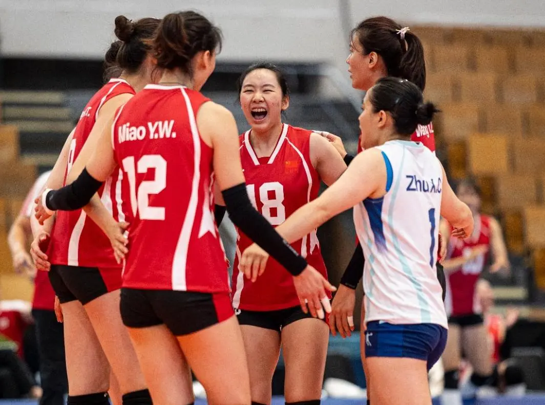女排“弃中用新”实属无奈！中生代球员不堪重用，留任老将是财富