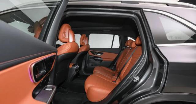 豪华中型SUV又降了！连降价14万，配2.0T+全时四驱，长4米8配7座