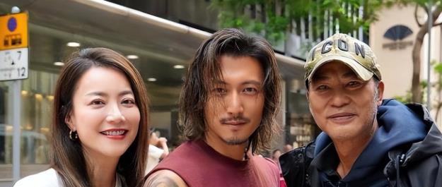 陪伴谢霆锋23年，39岁赴美生子，如今53岁和女儿同框成人生赢家