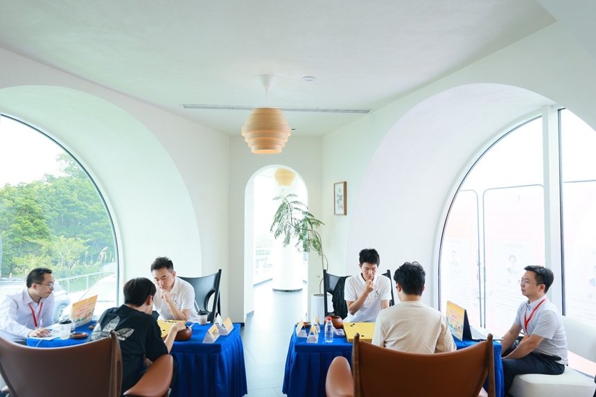 深圳最高峰上演围棋“高手对决”