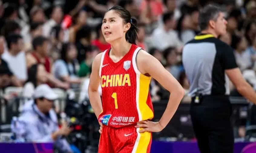 女篮离队第一人！宫鲁鸣也留不住，19+7+7比李梦还能打