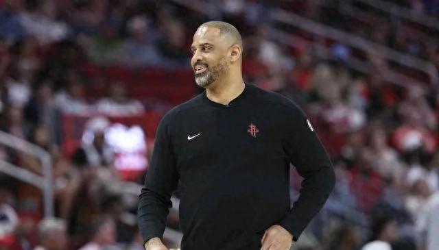 DFS：乌度卡是联盟最严厉教练之一 两周前共餐才第一次见到他笑