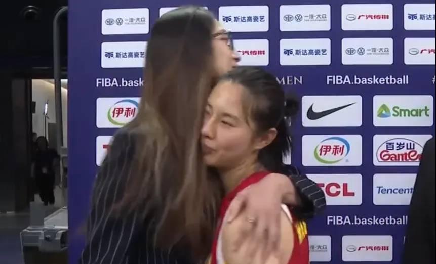 女篮离队第一人！宫鲁鸣也留不住，19+7+7比李梦还能打