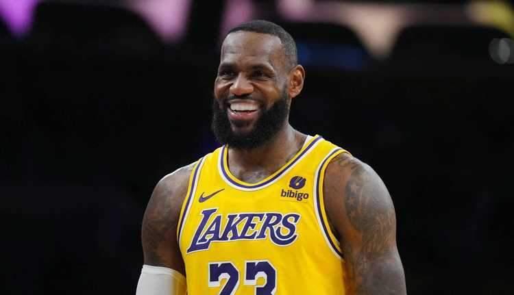 詹姆斯点出夺冠2个秘诀！遭全美网友声讨，这不是打自己脸吗？