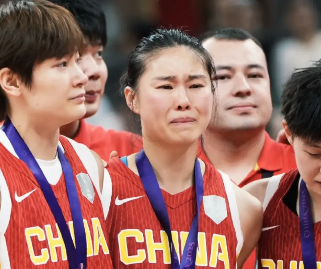 大胜韩国女篮35分！多名老将赛后落泪，恐告别国家队