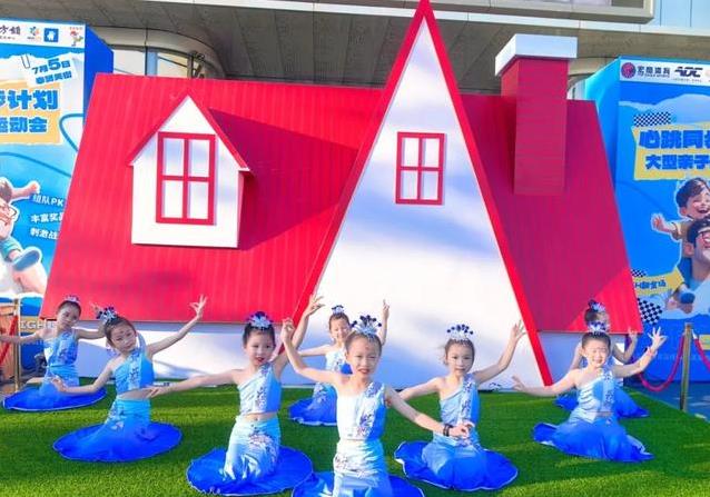 ���ολ𱬿����������˶��˷��죬��ɫ�ֹ��ж�ȫ��