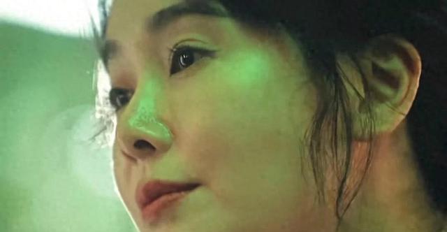 少妇感碾压少女感！《扫毒风暴》2个毒枭千金，左小青出场就赢了