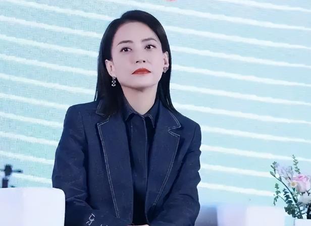 陪伴谢霆锋23年，39岁赴美生子，如今53岁和女儿同框成人生赢家