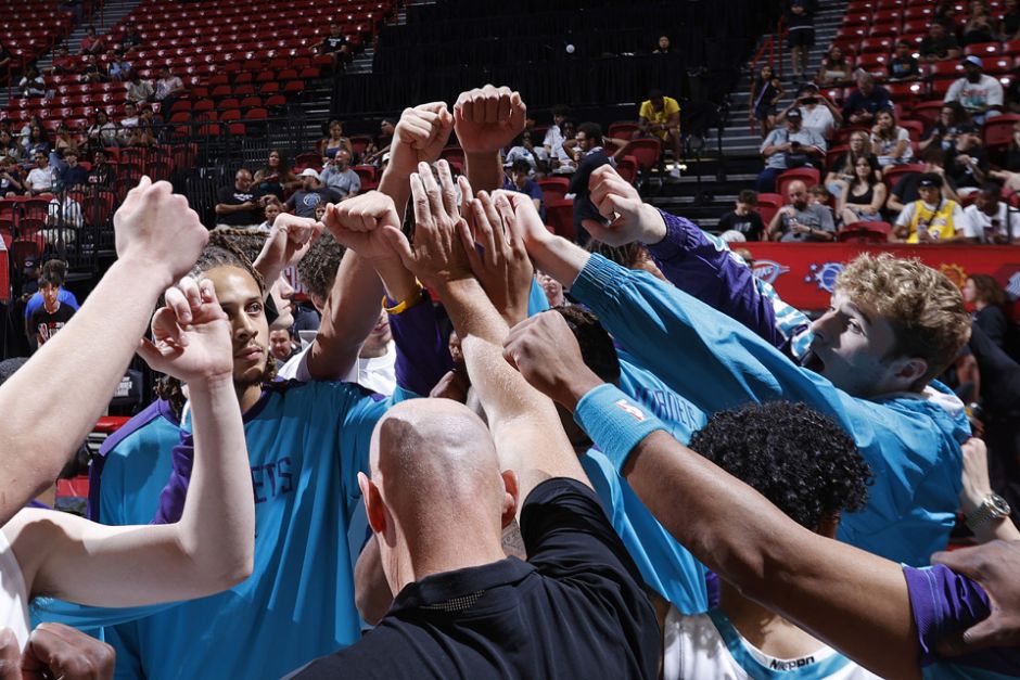 首夺夏联冠军！NBA战报：黄蜂拒绝国王18分逆转 4号秀21分率队6胜0负