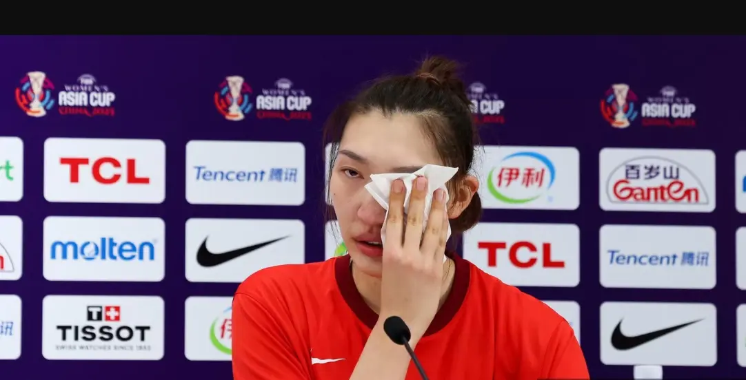 怪不得韩旭？看了女篮的薪资水平，才知道她选择留在国内的原因