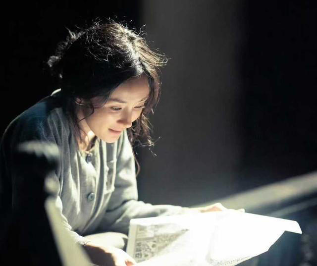 同样演“李善德妻子”，39岁杨幂与28岁代露娃，演出不同风格