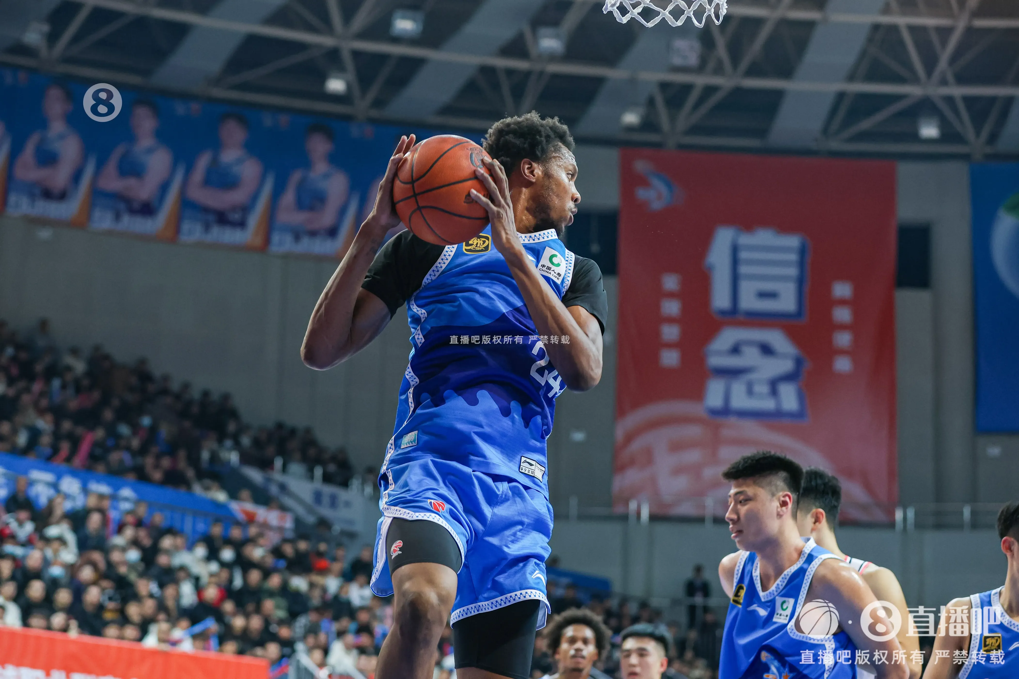 夏联历届FMVP：库兹马爆砍30分10板carry湖人😔近半来过CBA