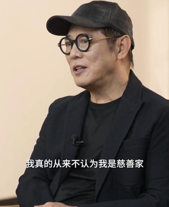 从拳脚生风到寺庙修行，李连杰放下荣光，60岁活出新人生？