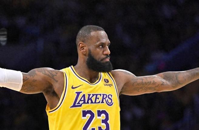 詹姆斯点出夺冠2个秘诀！遭全美网友声讨，这不是打自己脸吗？