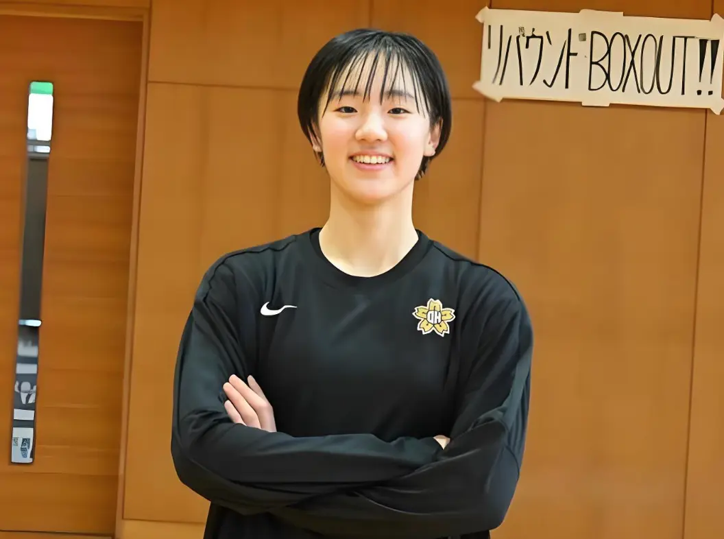19 岁 1 米 75 轰 27 分炸场！中国女篮后卫该偷师这狠招破局