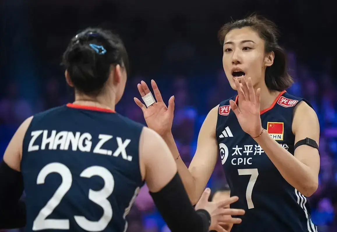 中国女排距世界强队仅一步之遥，强攻已配合熟练，快攻还没打出来
