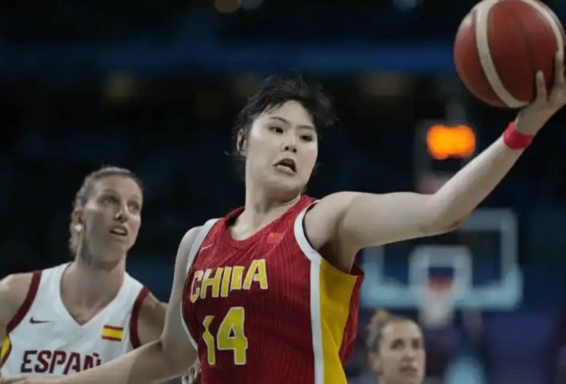亚洲杯拿季军后，韩旭表态不躺平了！可悲的是女篮最大问题不在韩旭