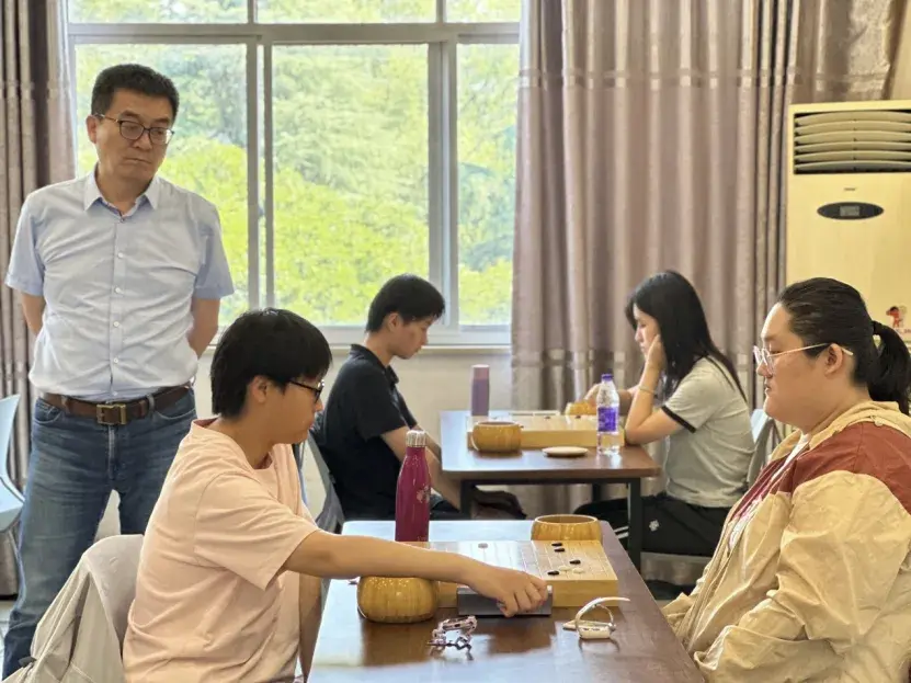 新初段宋炎泽：以颤抖之身追赶 怀敬畏之心挑战每一步棋