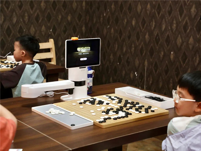 全国首批围棋智能机器人等级评定中心正式启用 阿尔法蛋助力杭州分院建成全国首家智能考场