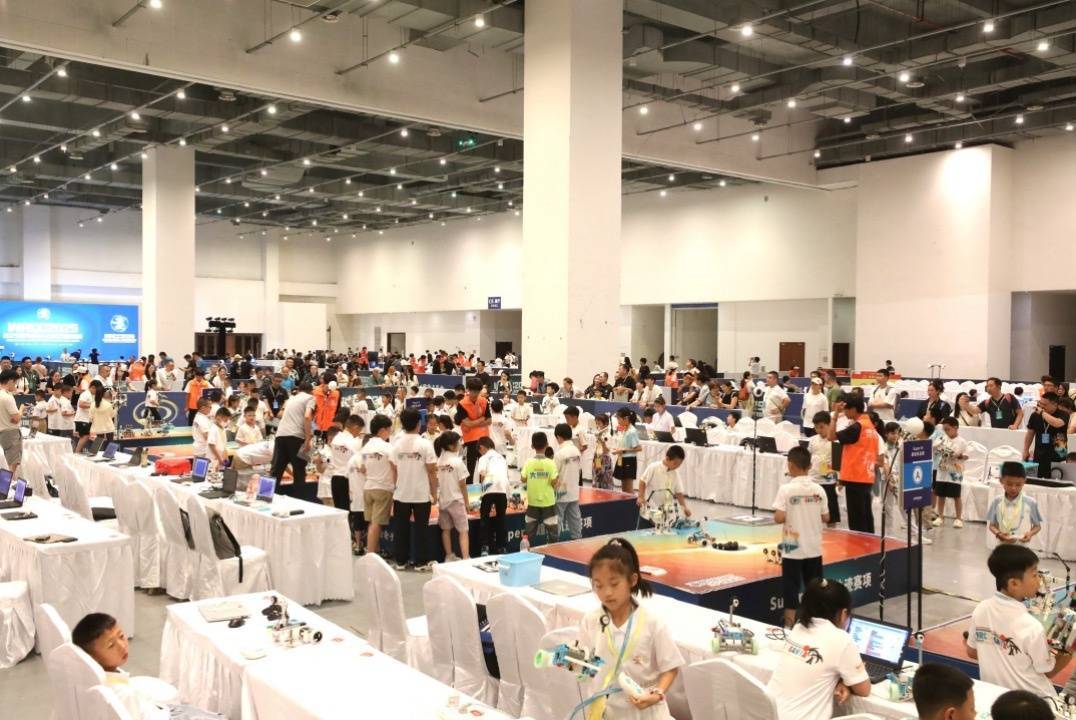 三亚迎来2025世界机器人大赛锦标赛，近万名选手竞技未来科技