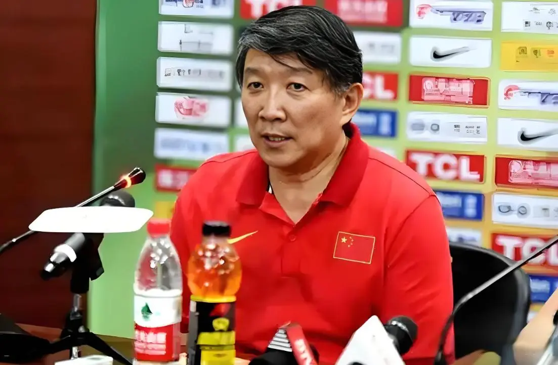 亚洲杯季军之痛后，女篮该换帅重来还是深耕训练提战力？