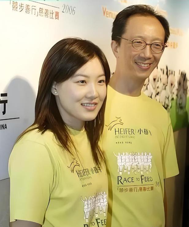 奥运冠军嫁大26岁高官，23年恩爱不减，平淡日子藏幸福秘诀