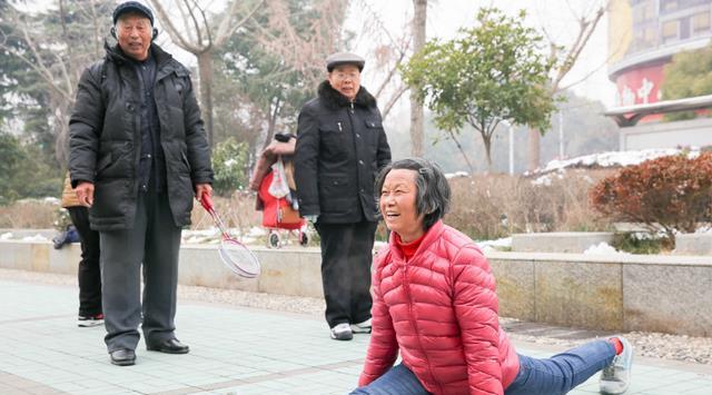 脑梗与锻炼有关？医生建议：过了55岁，锻炼时一定注意“2多3少”