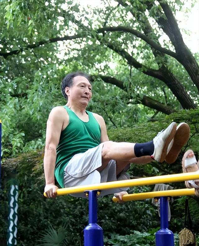 脑梗与锻炼有关？医生建议：过了55岁，锻炼时一定注意“2多3少”