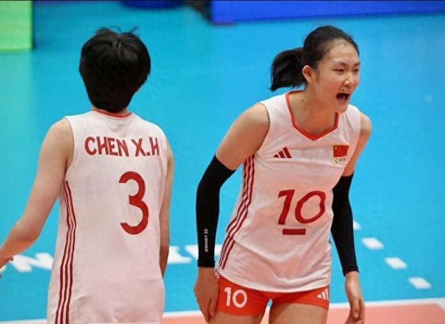 中国队3-0又赢了，淘汰赛对手随之敲定！单局17-24逆转，开心庆祝