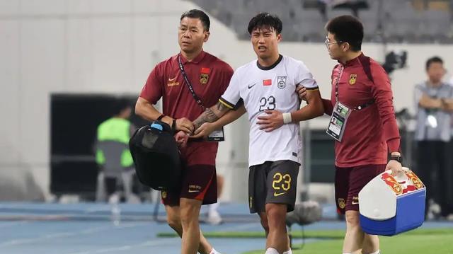感谢韩国队！一场3-0让国足看清4大现实，久尔杰维奇难转正了