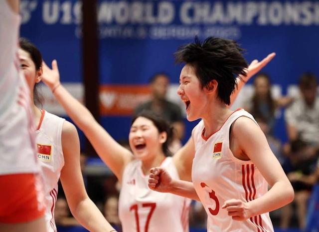 中国队3-0又赢了,淘汰赛对手随之敲定!单局17-24逆转,开心庆祝