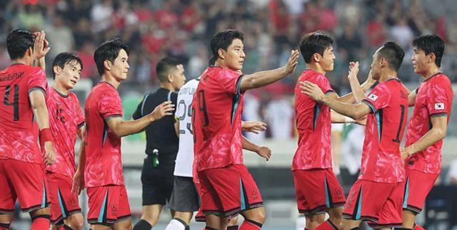 感谢韩国队！一场3-0让国足看清4大现实，久尔杰维奇难转正了