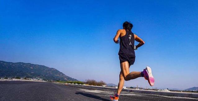 慢跑30分钟够不够？黄金时长揭秘，跑错伤身