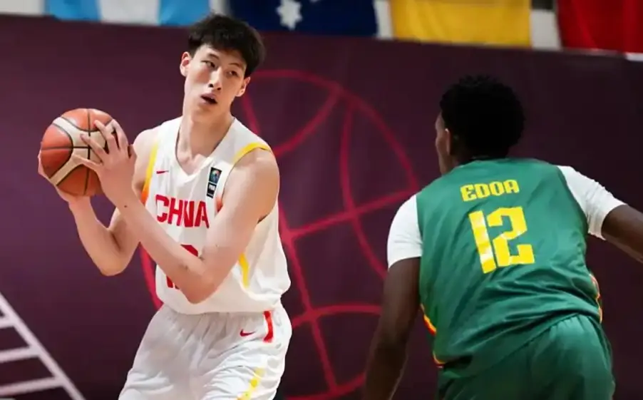 身高2.13米！2场10帽 杨瀚森后又一能冲NBA中国球员？