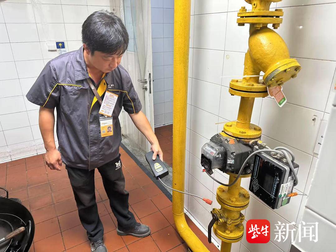 战高温全力护航“苏超”赛事 镇江华润燃气用专业和敬业守护城市烟火气