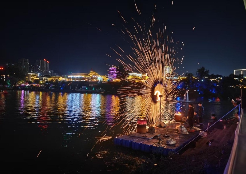 旋转式铁花。