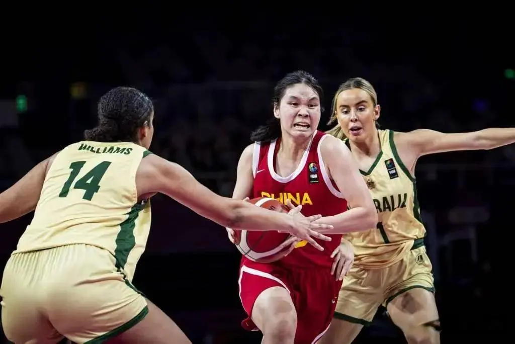 大逆转！中国73-69澳大利亚，不是杨舒予，本场赢球最大功臣是她