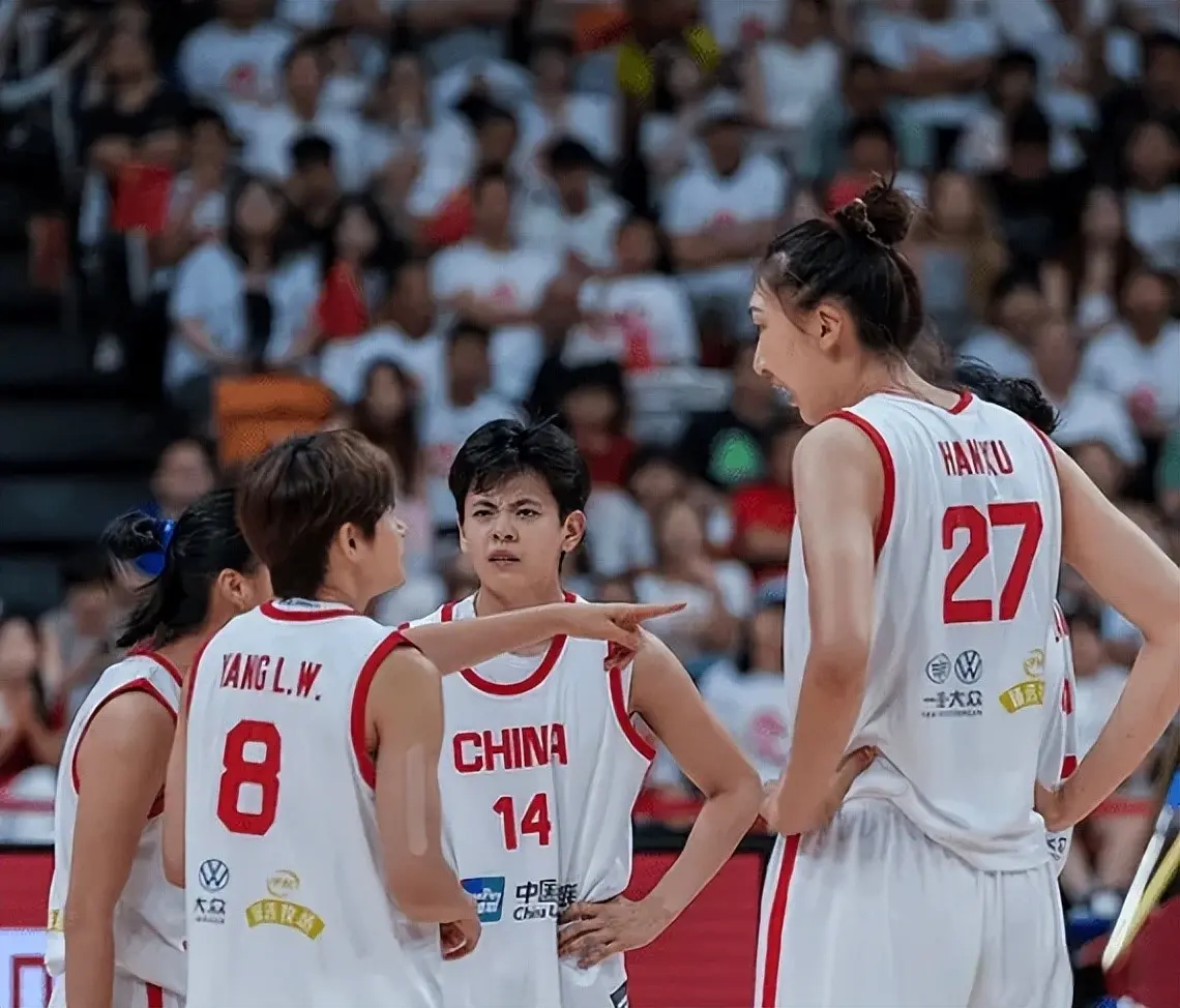 女篮73-69澳大利亚，赛后2喜2忧！杨舒予罗欣棫太完美，担忧韩旭