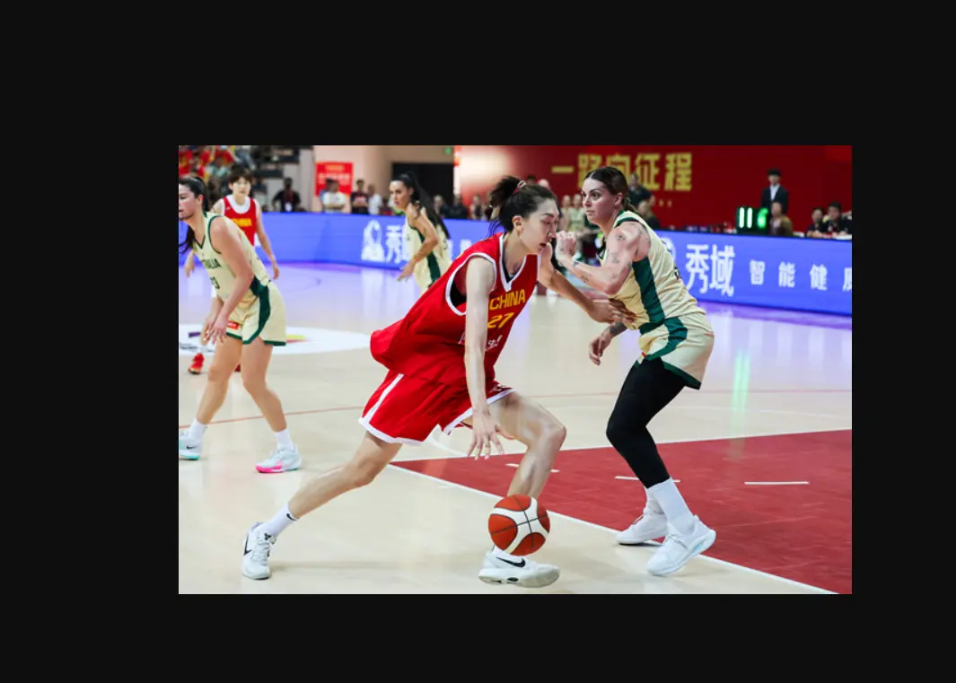 这一夜，女篮热身赛的体面，被地板撕了个粉碎