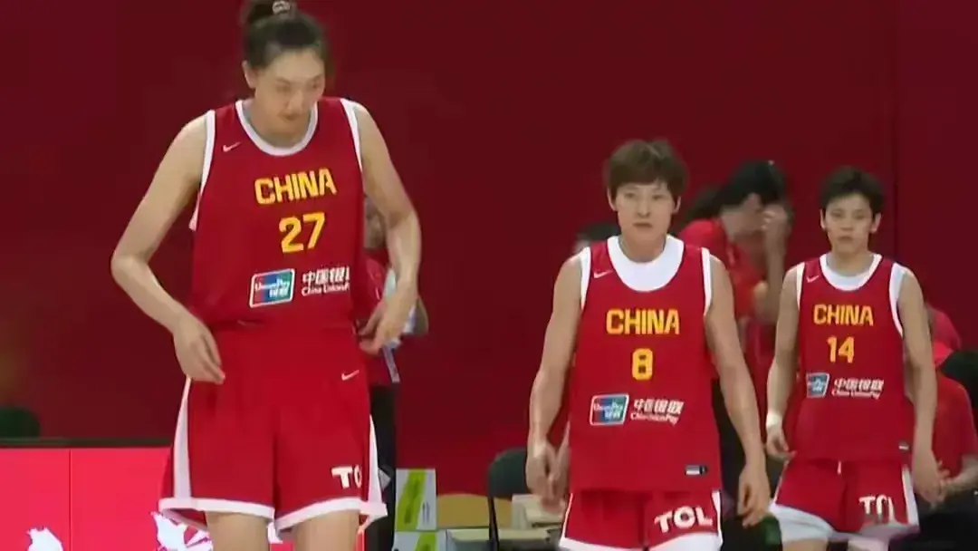 中国女篮73-69澳大利亚女篮，球队评价:全员超常发挥，一人拿高分