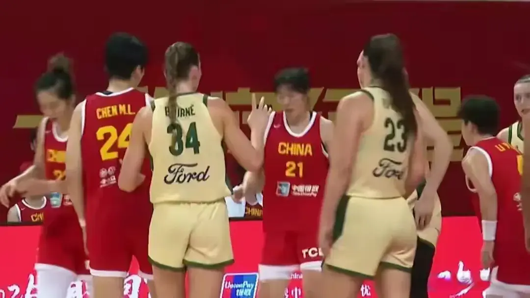 中国女篮73-69澳大利亚女篮，球队评价:全员超常发挥，一人拿高分