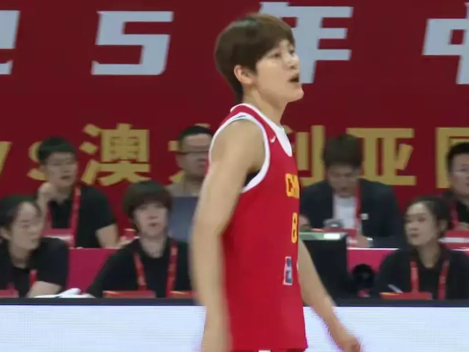 73:69澳大利亚后，中国女篮收获3大好消息，宫鲁鸣找到李梦替代者