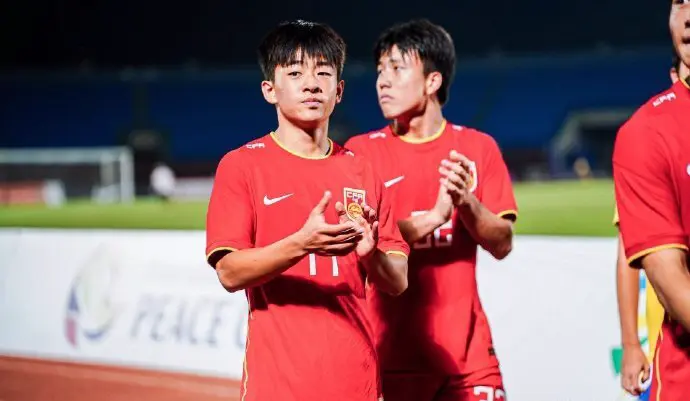 态度比国足强？国少丢冠仍获赞！拼尽整场后集体躺倒，奇兵不甘落泪